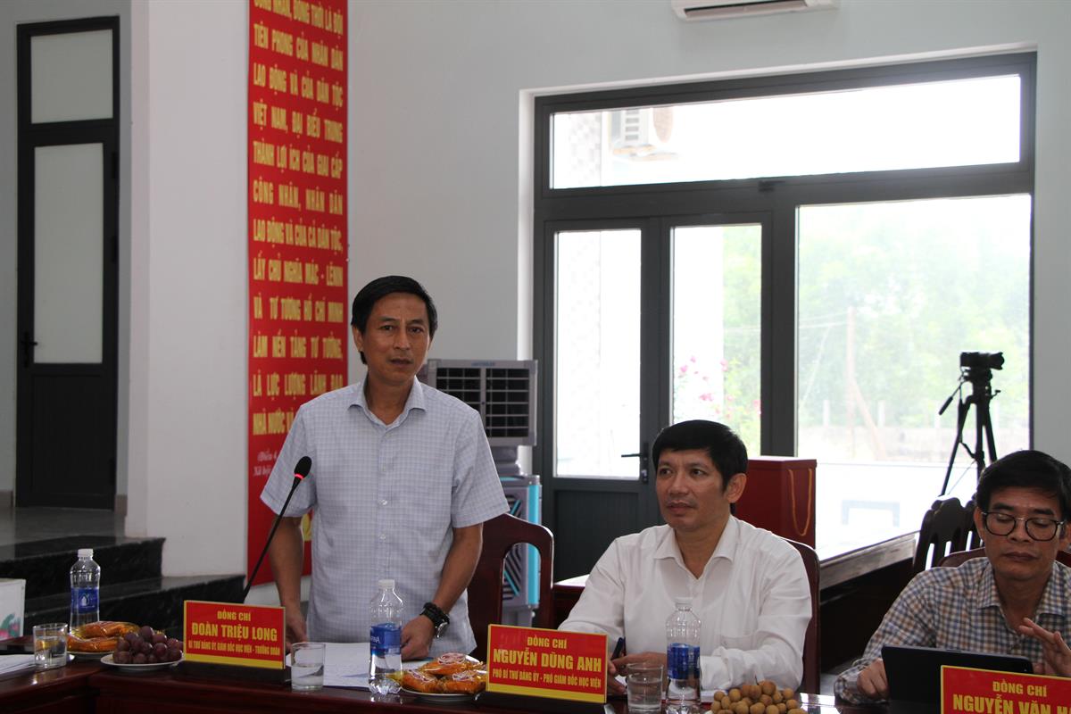 Đoàn cán bộ Học viện Chính trị khu vực III nghiên cứu thực tế tại thành phố Huế