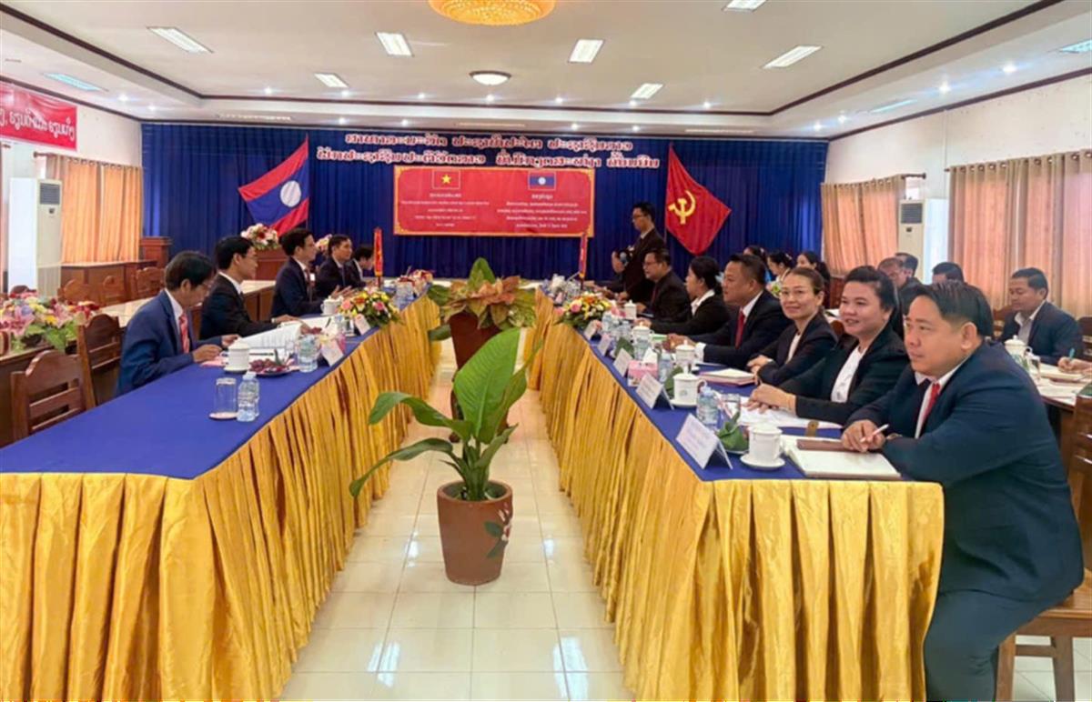 Tọa đàm khoa học Việt Nam - Lào: “Giảm nghèo ở vùng đồng bào dân tộc thiểu số - Kinh nghiệm của Việt Nam và Lào”