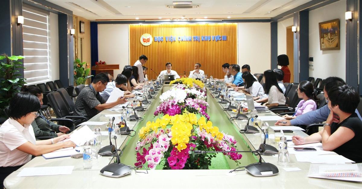 Tọa đàm khoa học: “Những đặc điểm mới của giai cấp công nhân Việt Nam hiện nay”